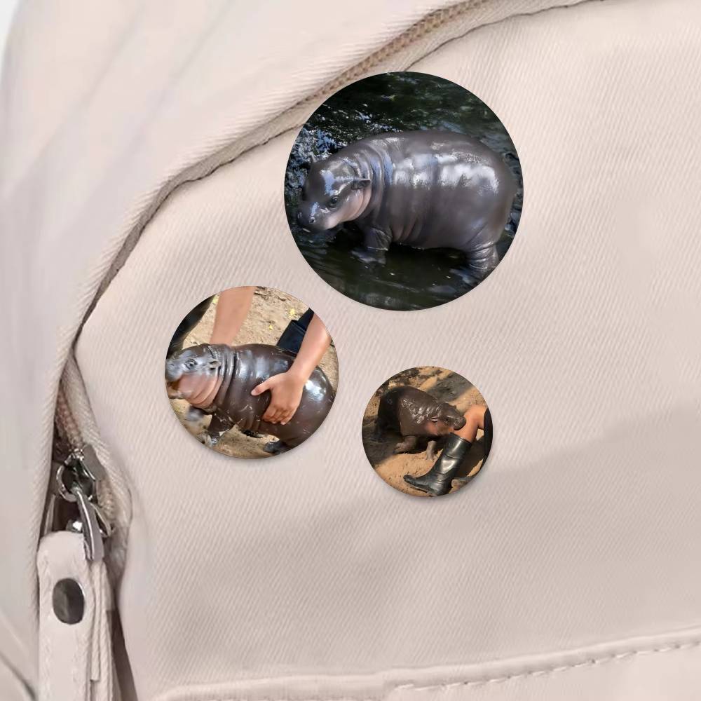 Baby Hippo Moo Deng Badge Tinp - Baby Clothing In Japan reseña y precio